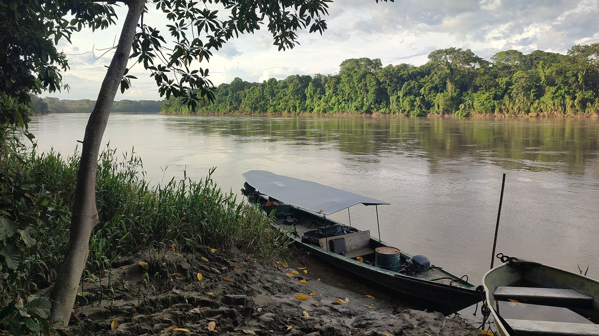 LSU_Amazon Field Work_Boat_FZS_02