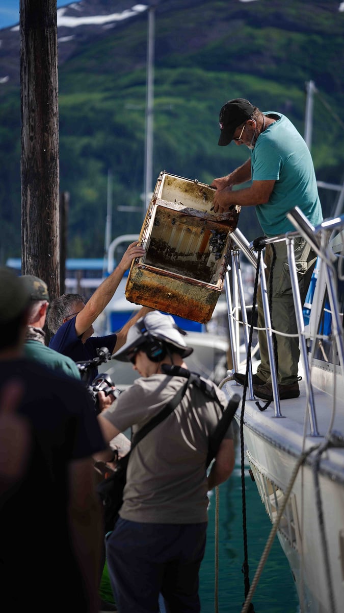 Unloading-Boat