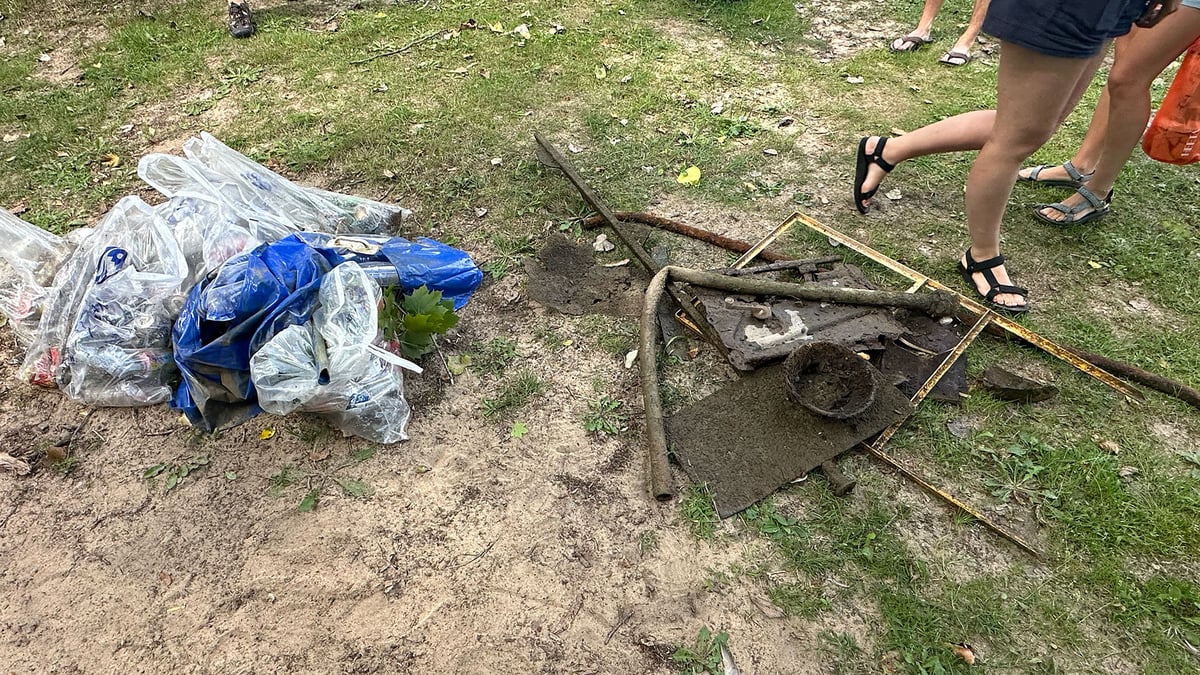 cedar-river-cleanup-IMG_2358